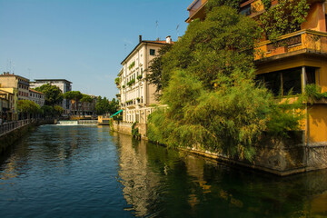 Fototapeta na wymiar The Sile River as it flows through the historic centre of Treviso in Veneto, north east Italy. View from the Via Lodovico Fiumicelli bridge 