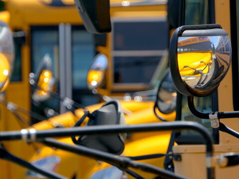 Spiegel amerikanischer Schulbusse
