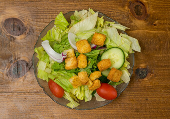 side salad with croutons