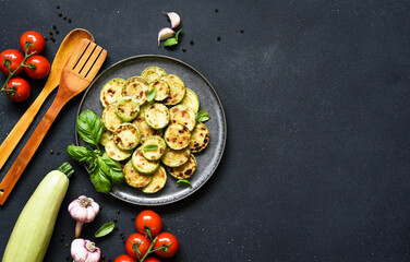 Grilled zucchini with sauce and garlic, top view