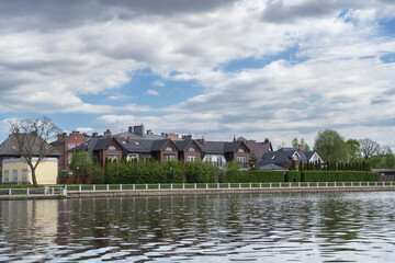 Obraz premium apartment buildings view from pond Verhniy in kaliningrad