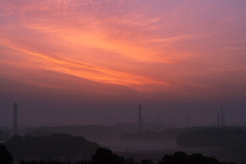 春が来て朝焼けの霞たなびく