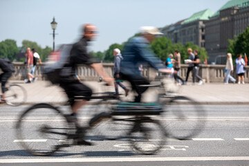 blurred_cyclists