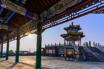 宮廷風景Court scenery 本格的な中国宮廷建築様式の公園。 A park with authentic Chinese court architecture. 三国志の物語や花鳥風月を描いた美しい回廊は、異国情緒漂う雰囲気を感じることが出来ます。 日本(春)2022年撮影 Taken in 2022 in Japan (Spring) 九州・熊本県菊池市(有朋の里・泗水孔子公園) © KOROKICHIKUN