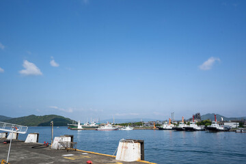 徳山港を護る海上保安庁とタグボートそして灯台