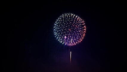 4K. loop seamless of real fireworks background. abstract blur of real golden shining fireworks with bokeh lights in the night sky. glowing fireworks show. New year's eve fireworks celebration.