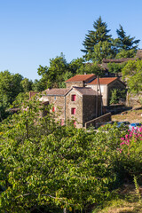 Fototapeta na wymiar Maisons du village de Combes dans le Parc naturel régional du Haut-Languedoc