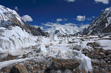 Concordia, gesehen von den Ausläufern des K2 im Karakorum-Gebirge in Pakistan