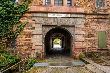 Fototapeta na wymiar Durchgang am südlichen Abscnitt, ein Teil der Festung Ehrenbreitstein bei Koblenz