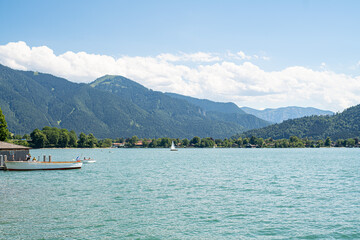 Tegernsee an sonnigem Sommertag