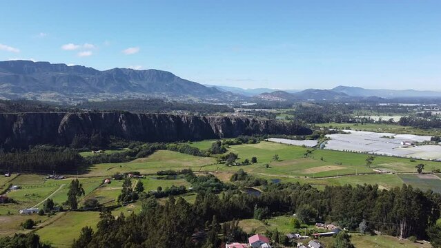 Farall&oacute;n de Suesca, parque de escalada en roca. Rock climbing crag at Suesca.