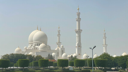 Fototapeta na wymiar ドバイにあるシェイク・ザイード・グランド・モスク（Sheikh Zayed Grand Mosque）