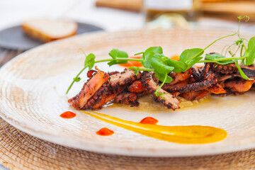 Pulpo a las finas hierbas, Alta cocina internacional