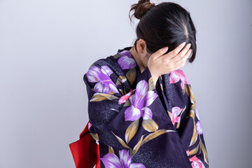 浴衣を着て涙する女性　Japan	