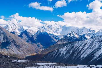 Fototapeta na wymiar Picturesque mountain valley scenic view. Marvelous mountain range. Altai mountains.