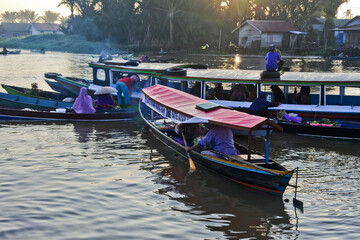 Fototapeta na wymiar Lok baintan floating traditional market. South Kalimantan, Indonesia