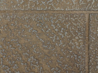 斜めに凹凸の入った灰色のタイルのテクスチャー