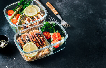 Healthy lunch box with chicken, chickpeas and vegetables.