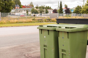 Fototapeta na wymiar garbage bin in the city