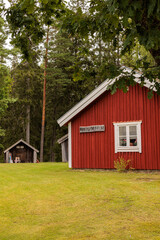 Fototapeta na wymiar red barn in the woods
