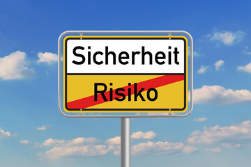 Obraz premium Verkehrsschild zeigt Sicherheit statt Risiko als Konzept