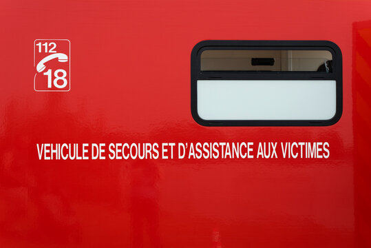 Véhicule de secours et d'assistance aux victimes des sapeurs-pompiers français