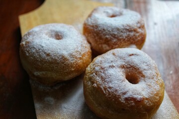 donuts with powdered sugar topping
