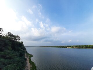 Obraz premium clouds over the lake