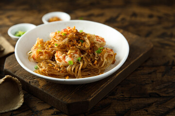 Stir fry noodles with shrimps