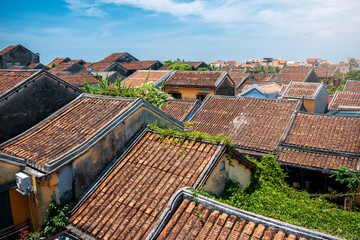 Vista de viviendas y edificios desde arriba, de la ciudad de Hoi An, en Vietnam