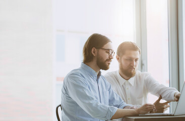 Obraz premium Business group working in co-working office place. Start up success analytics background concept. 