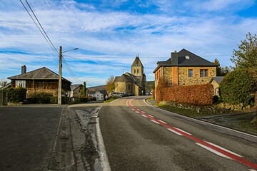 Fototapeta na wymiar Idyllisches Dorf in Belgien (Stumont)