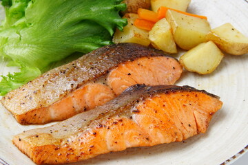 サーモン焼き魚