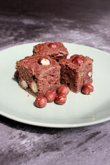 Vegan Brownies with banana and nuts | hazelnut & almonds