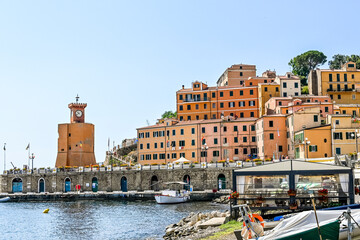 Rio Marina, Hafen, Dorf, Elba, Insel, Hafenmauer, Torre Appiani, Boote, Fischer, Wassersport, Strand, Sommer, Ufer, Meer, Toskana, Toskanischer Archipel, Bergstrasse, Italien