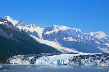 Fototapeta na wymiar Harvard Glacier is a large tidewater glacier in the Alaska's Prince William Sound