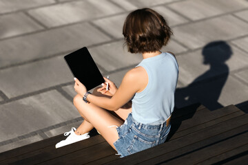 Obraz premium Portrait of a Successful Business woman Using tablet