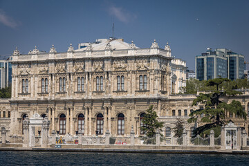 Naklejka premium Dolmabahçe Palace, on the banks of the Bosphorus, Istanbul, Turkey