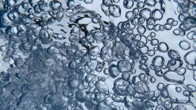 Luftblasen im Wasser
