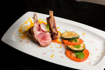 Costeletas de Borrego com Legumes