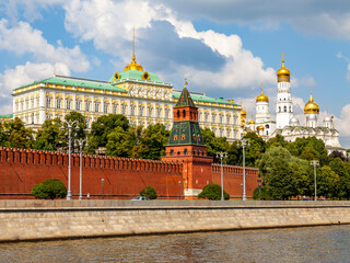 Obraz premium Moscow, Russia, July 25, 2022. Panorama of the Moscow Kremlin and river embankment 