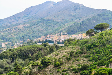 Obraz premium Rio nell'Elba, Bergdorf, Altstadt, Kirche, Gassen, Insel, Elba, Sommer, Italien, Toskanisches Archipel, Toskana, Bergstrasse