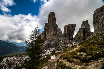 Obraz premium Clouds over Cinque Torri in Dolomites