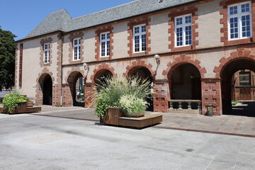Fototapeta na wymiar Le conseil départemental, ancien conseil général, vue de l'extérieur, ville de Rodez, département de l'Aveyron, France