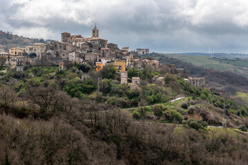 Fototapeta na wymiar Scenic little mountain village somewhere in Italy