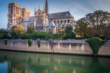Naklejka premium Notre Dame Cathedral of Paris and Seine river at sunny day, France