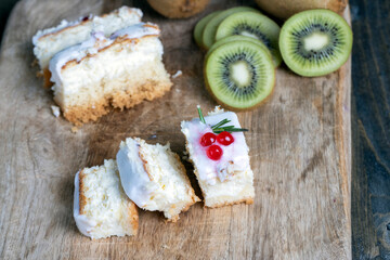 curd cake to cover with icing sugar on top