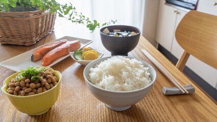 日本の食卓・白米と味噌汁とおかず