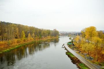 Fototapeta na wymiar Beautiful autumn view of Neris river winding through Vilnius city.