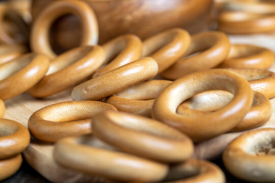a large amount of traditional snacks round cracknel